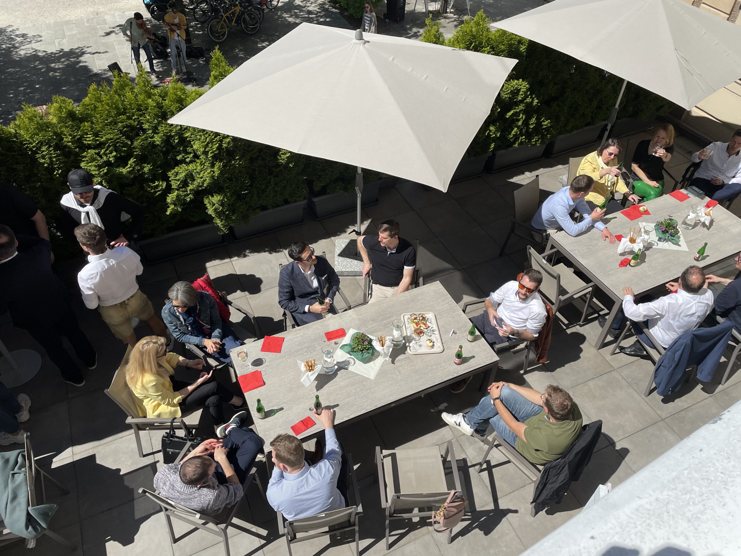 Netzwerken auf der Terrasse